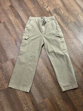 GAP Wide-Leg Cargo Pants in Olive
